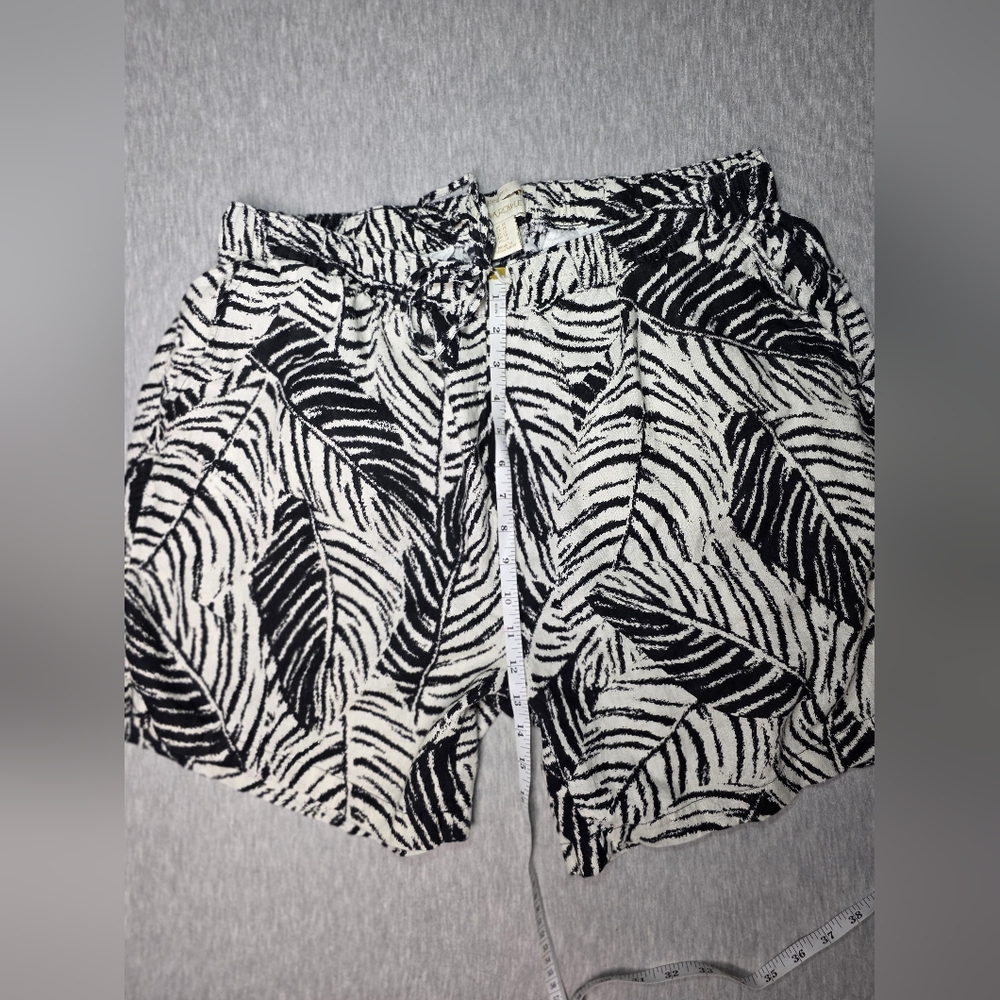 Cynthia Rowley Black and White Leaf Print Women's 1x 100% Linen Pull On Shorts - Picture 3 of 7